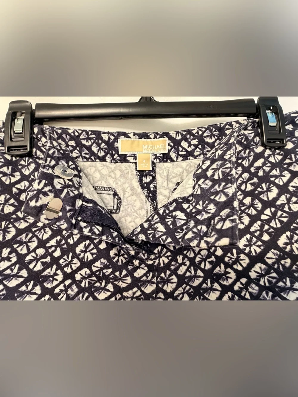 Michael Kors Navy White Geometric Print Shorts Size 4 Stretch Casual